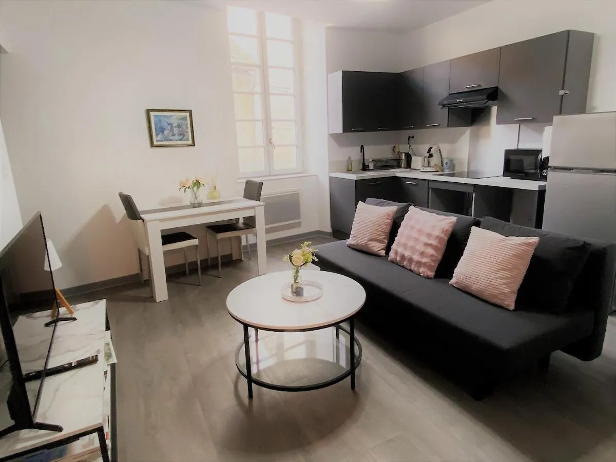 2 Pieces Elegant Calme Central Parking Sur Place Foix