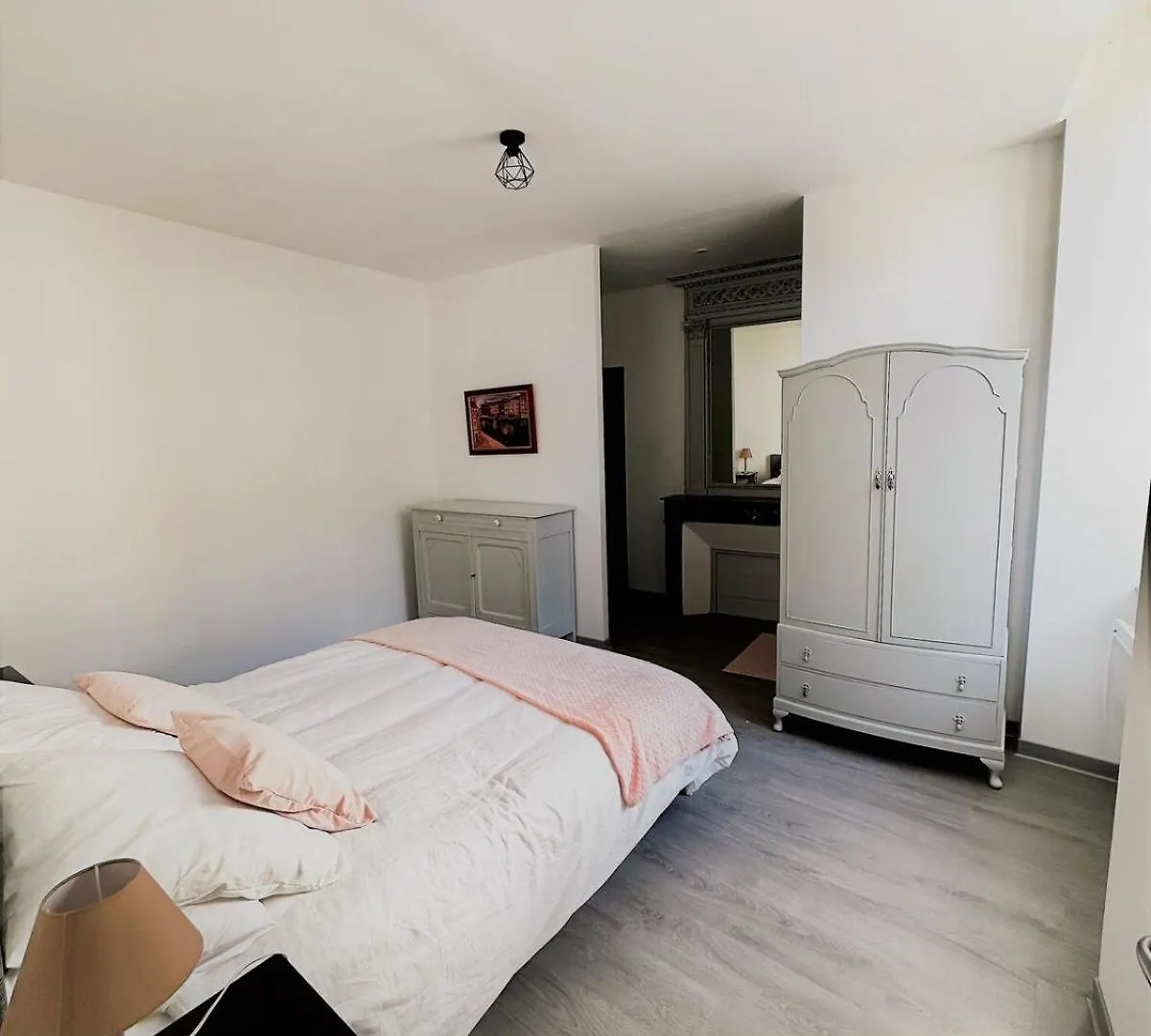 2 Pieces Elegant Calme Central Parking Sur Place Foix 0*,