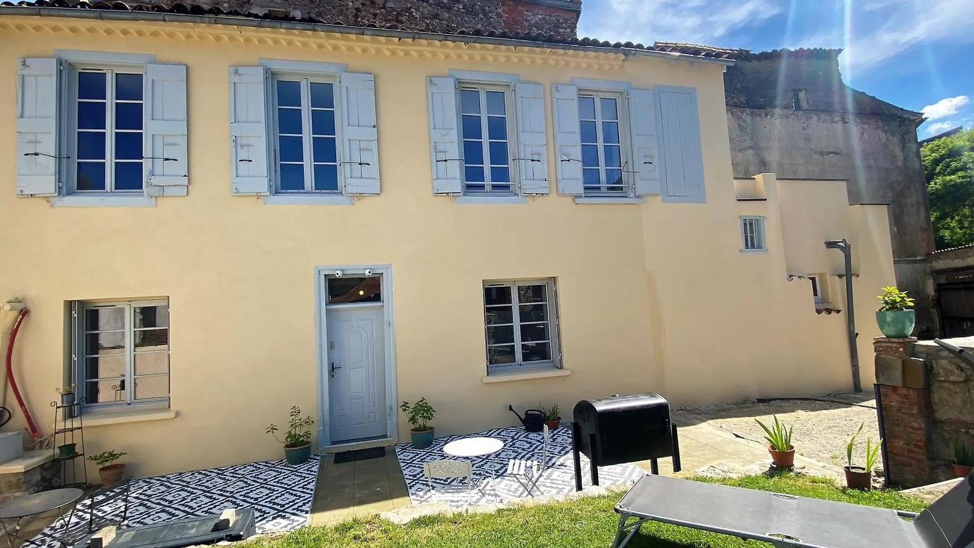 Daire 2 Pieces Elegant Calme Central Parking Sur Place Foix